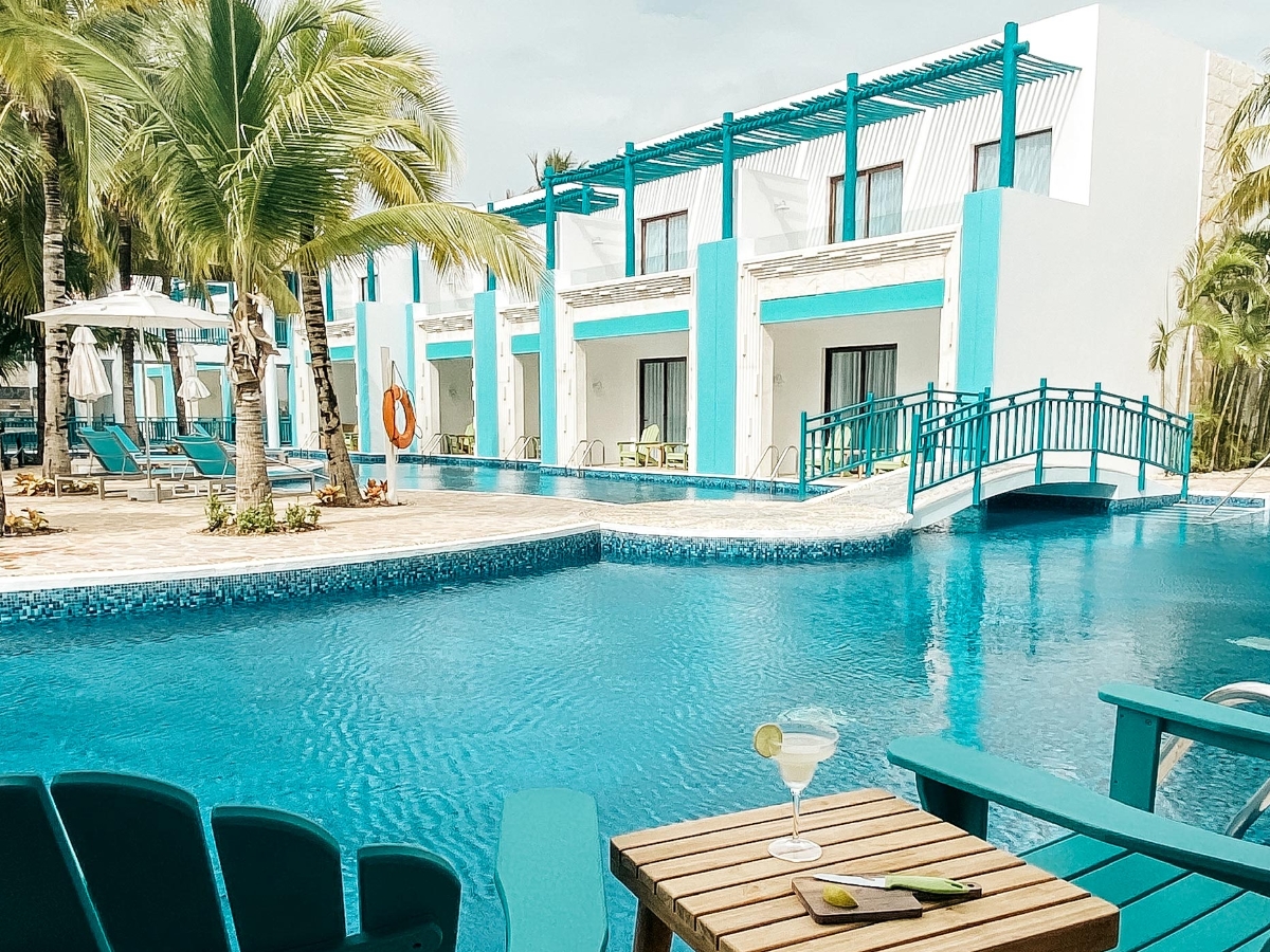 Rita Pool walking bridge