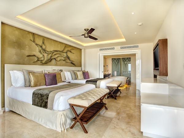 Luxury suite swim-out